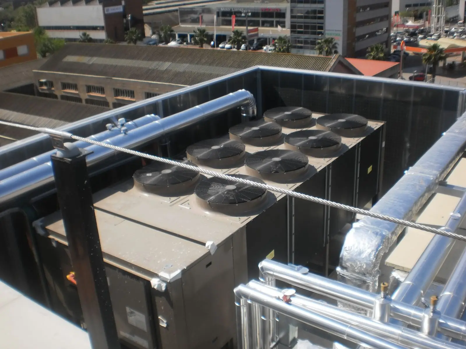 Unidades condensadoras de refrigeración instaladas en cubierta