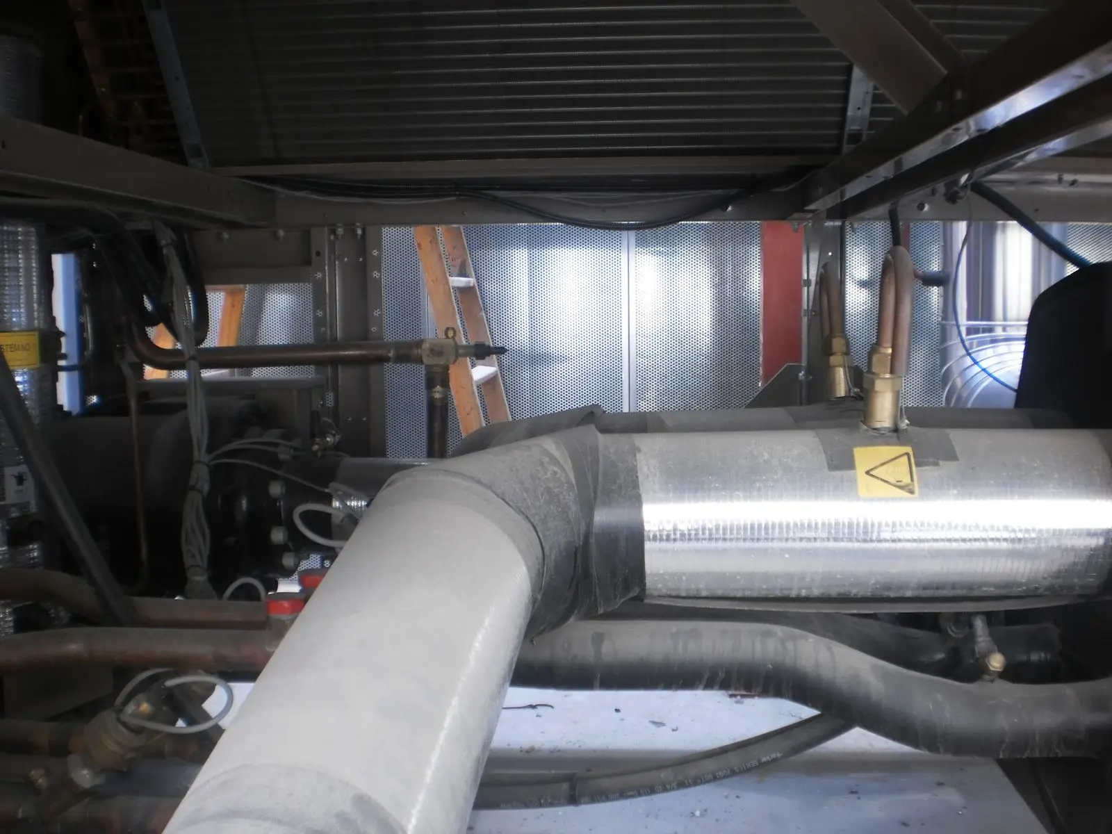 Tuberías aisladas de una instalación frigorífica industrial